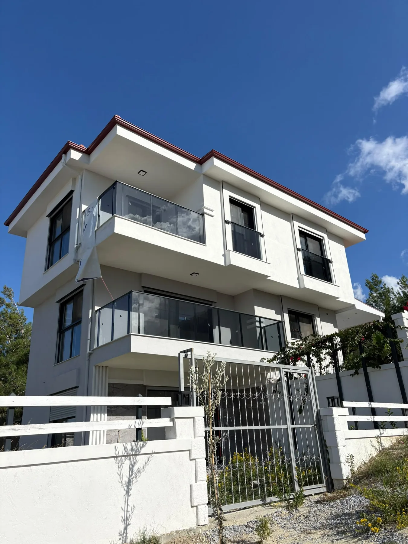 AEY Liva Villa tamamlanmış ön cephesi